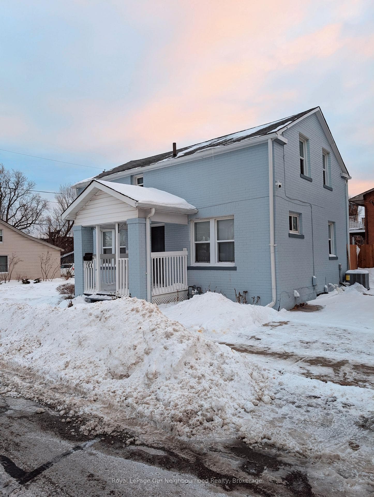 164 Centre Street photo 1