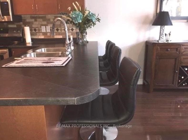2351 Lakeshore Road Unit 3 photo 5