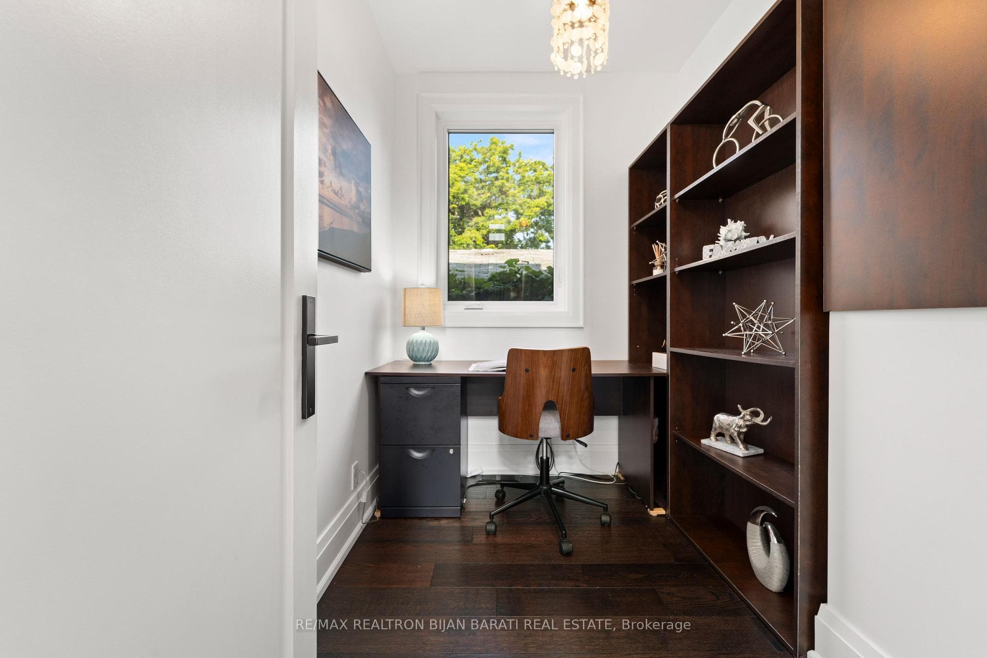 64 Cresthaven Drive photo 20