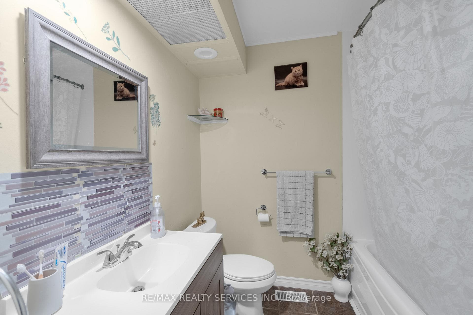 11 Anne Court photo 16