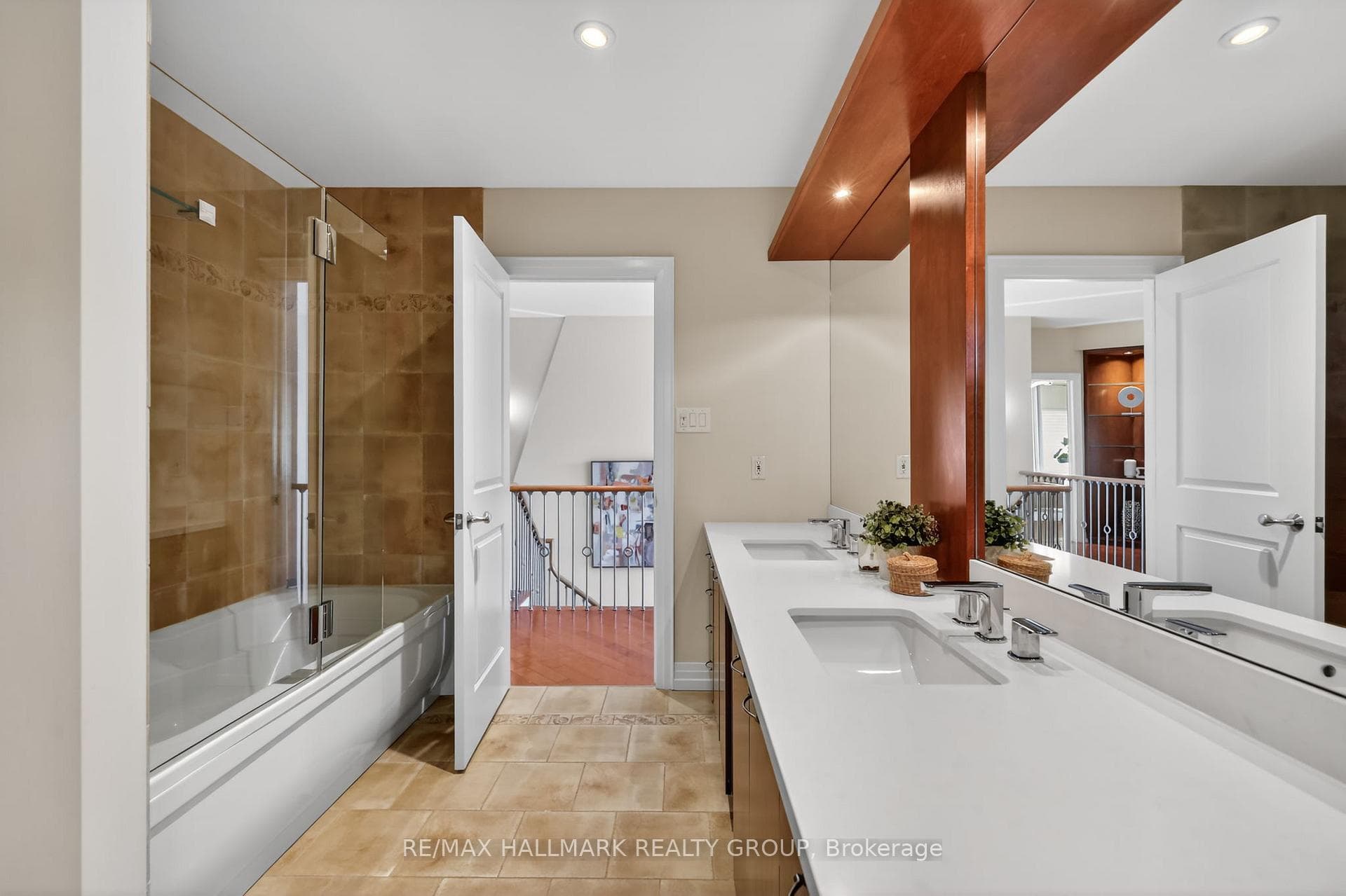 Family-friendly bath with dual sinks