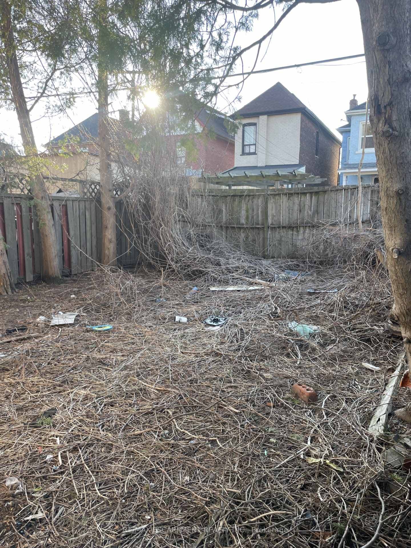 289 Wentworth Street photo 10