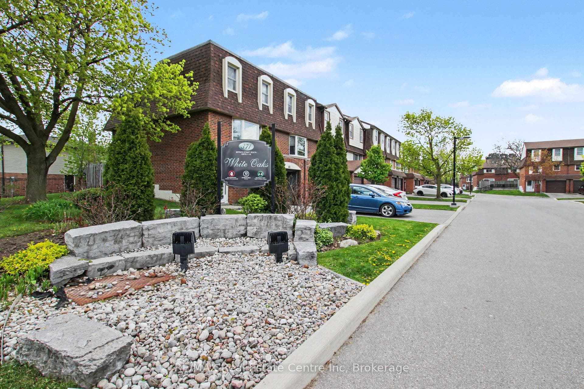 371 Bronte Street Unit 49 photo 2