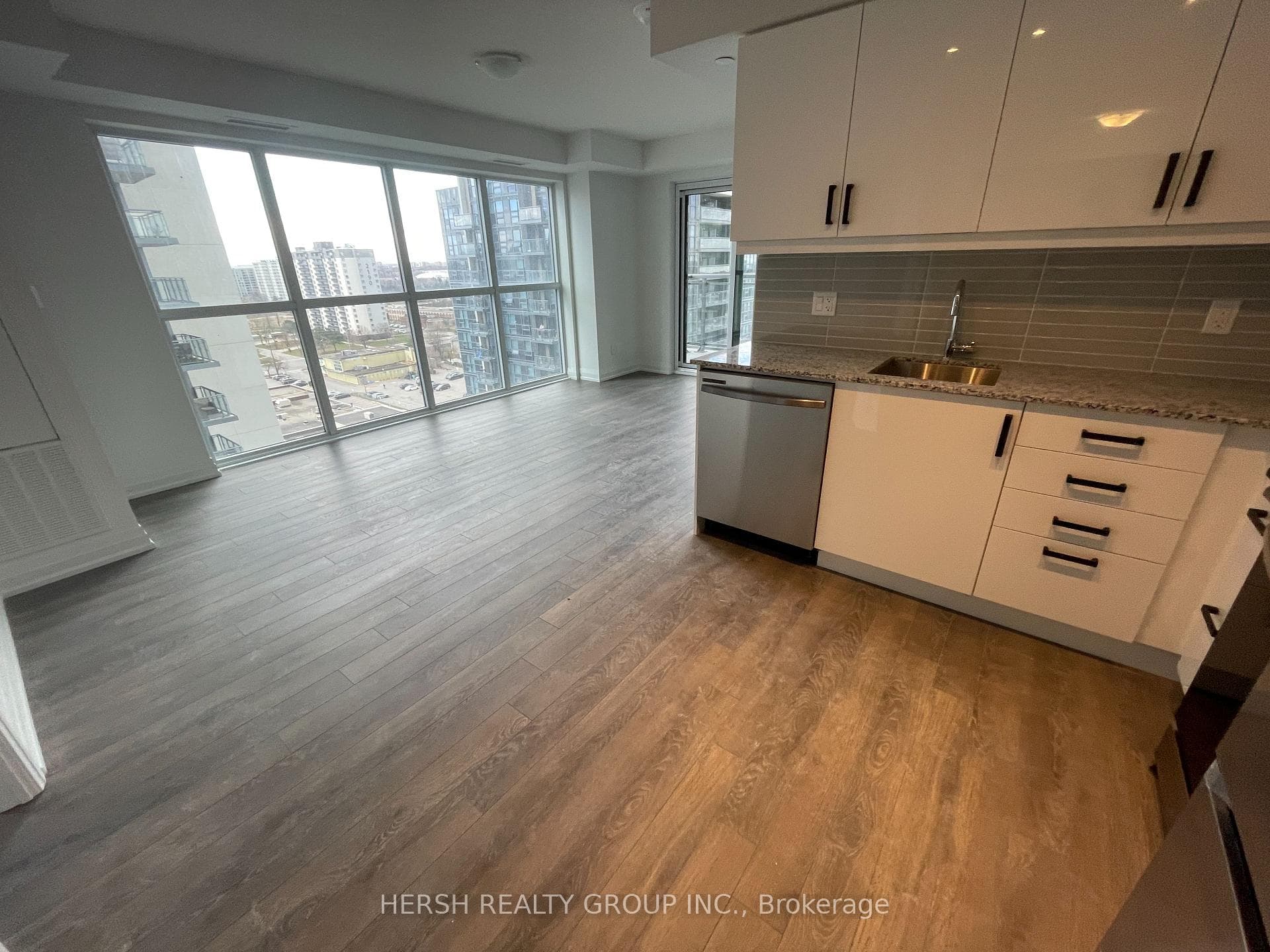 20 Meadowglen Place Unit 1401 photo 7