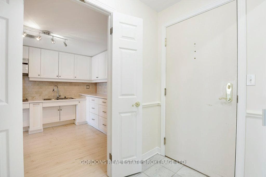 3099 Carling Avenue Unit 103 photo 9