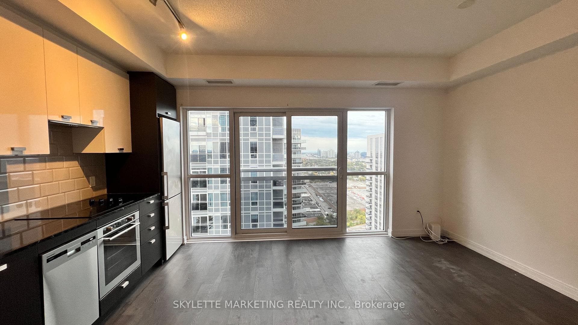 275 Village Green Square Unit 3017 photo 4