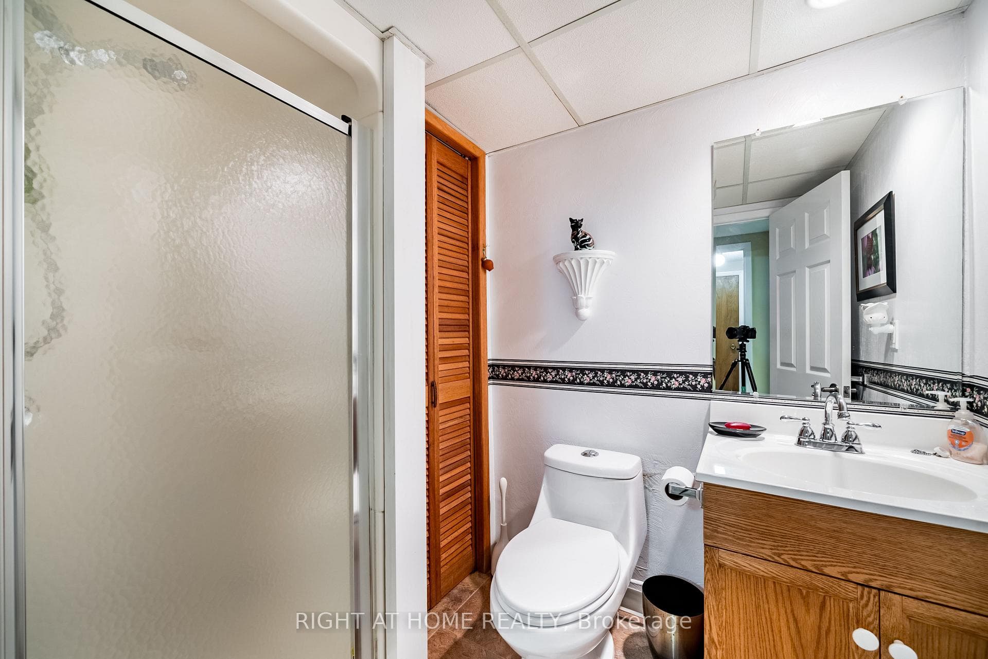 414 Paddington Crescent photo 31