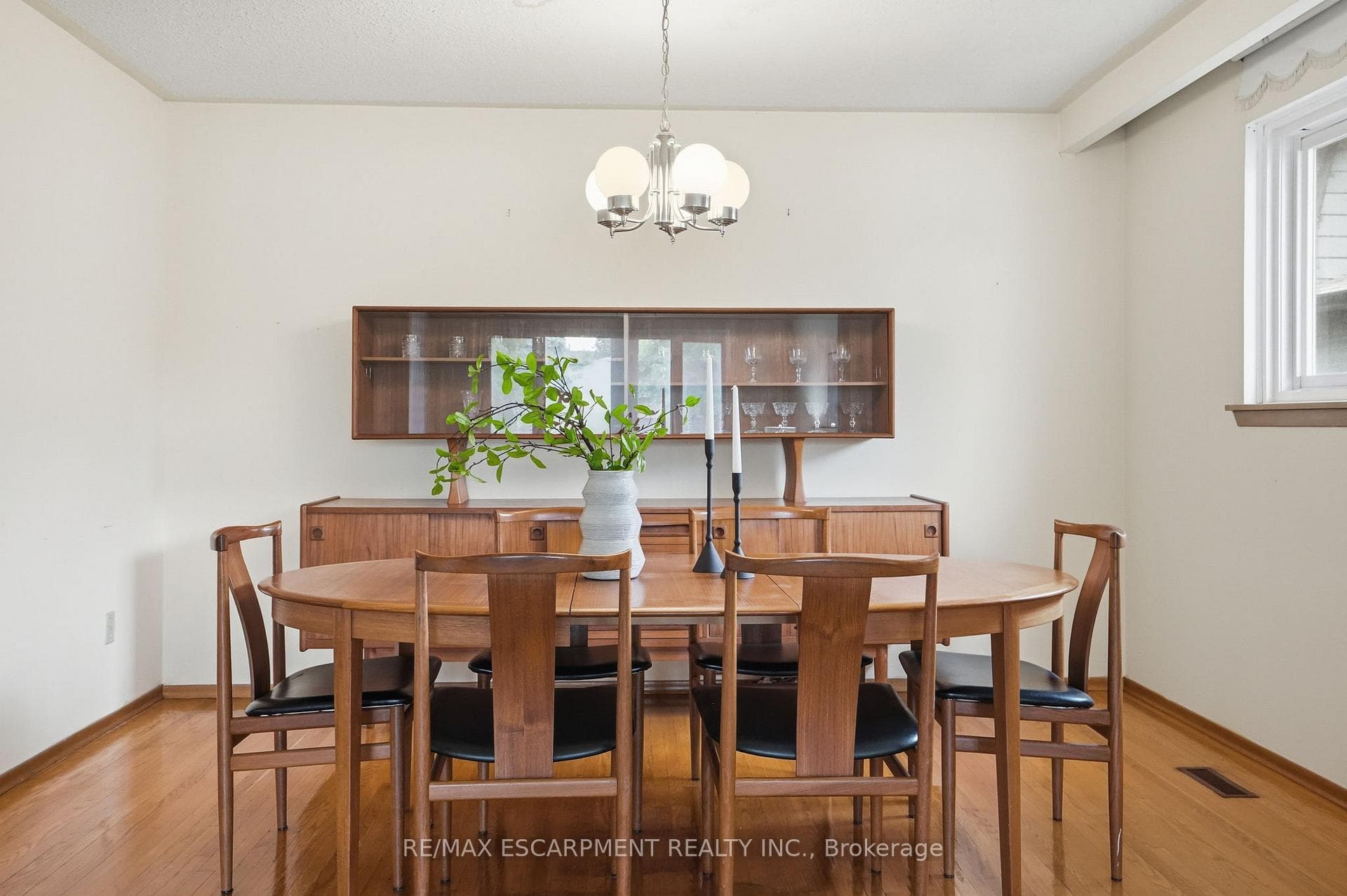 464 Louis Drive photo 11
