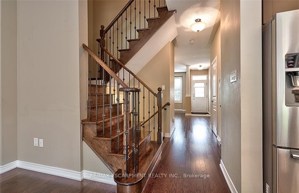 3436 Hayhurst Crescent photo 5