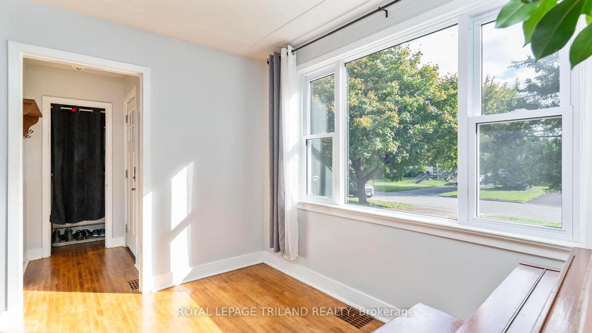 578 Creston Avenue photo 4