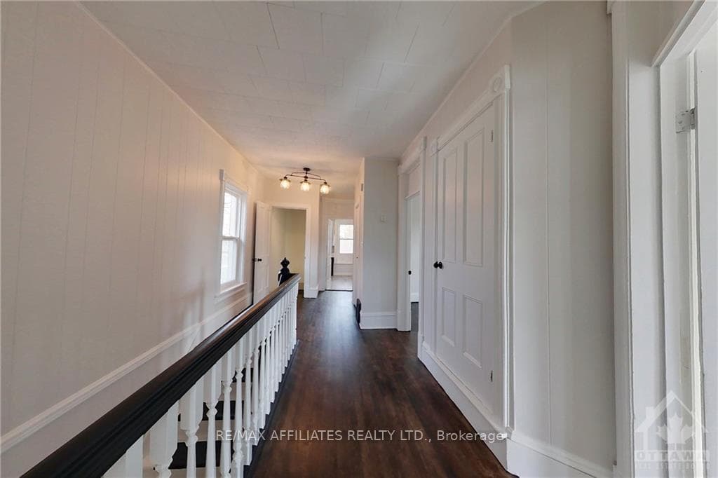 35 WINNIFRED Street photo 3