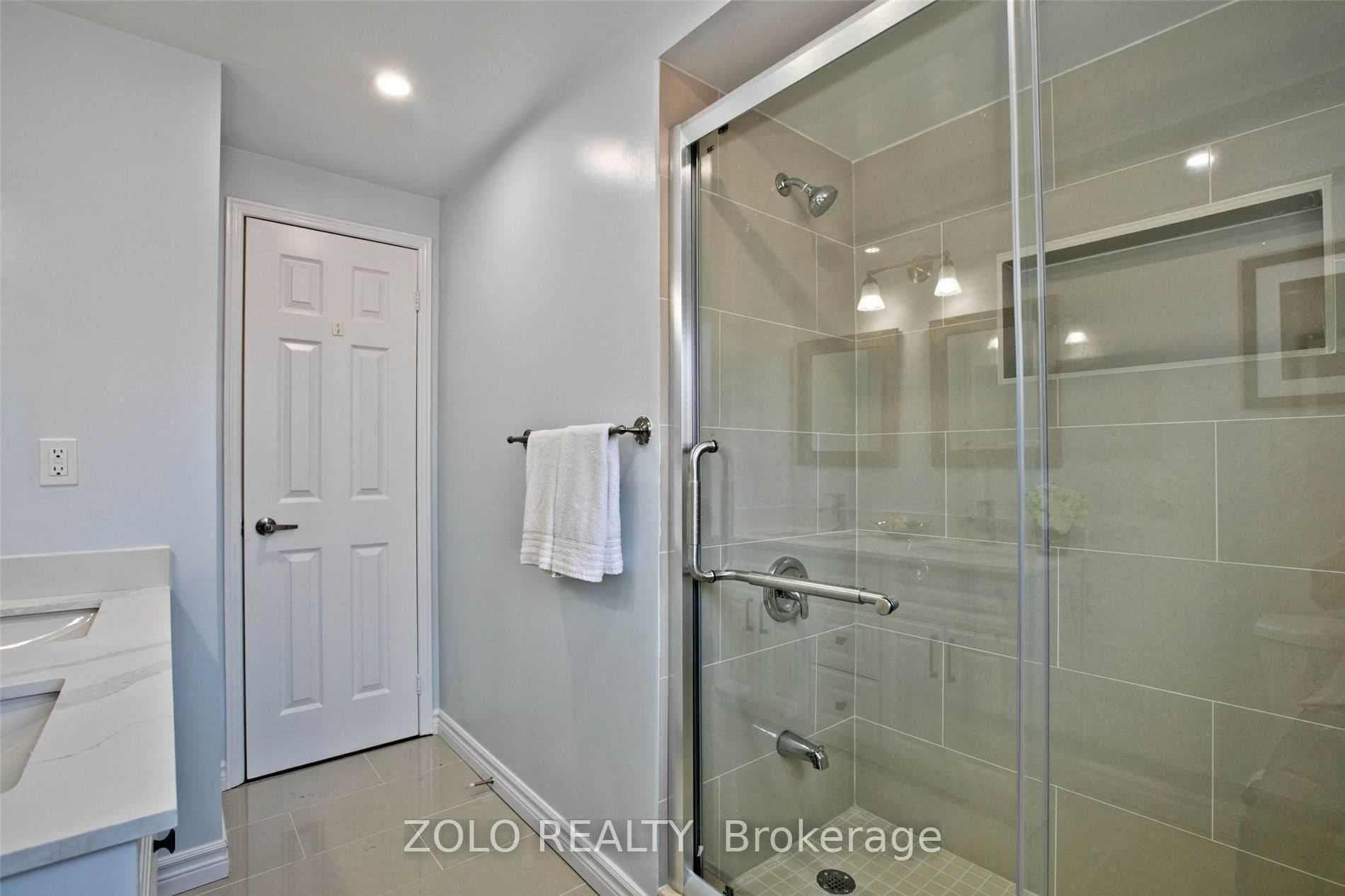 1513 Somergrove Crescent photo 8