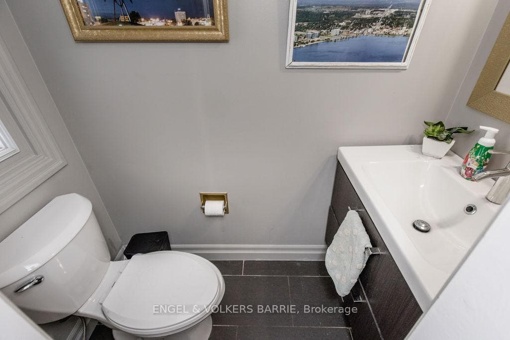 101 Hadden Crescent photo 12