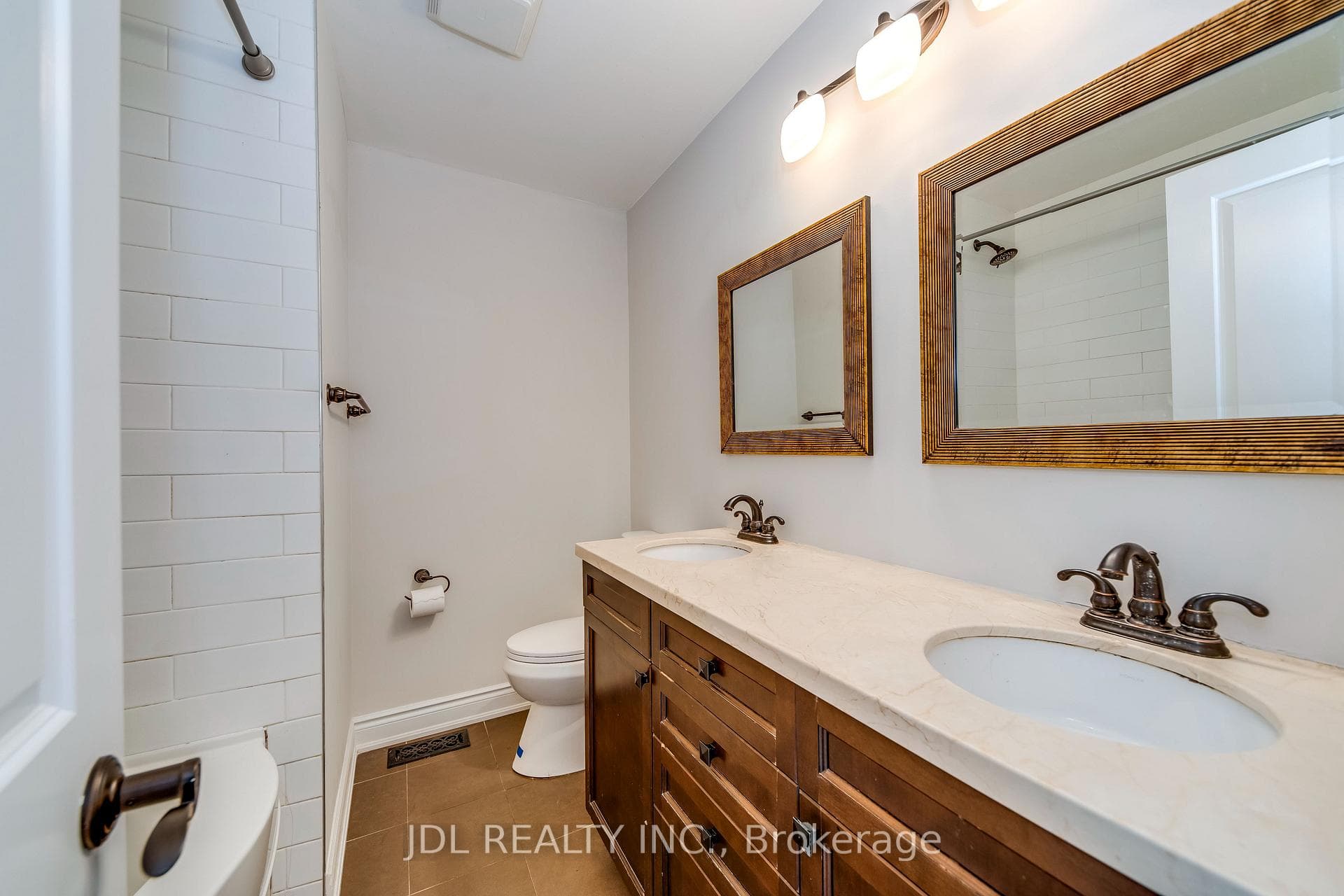 1266 Lambeth Road photo 21