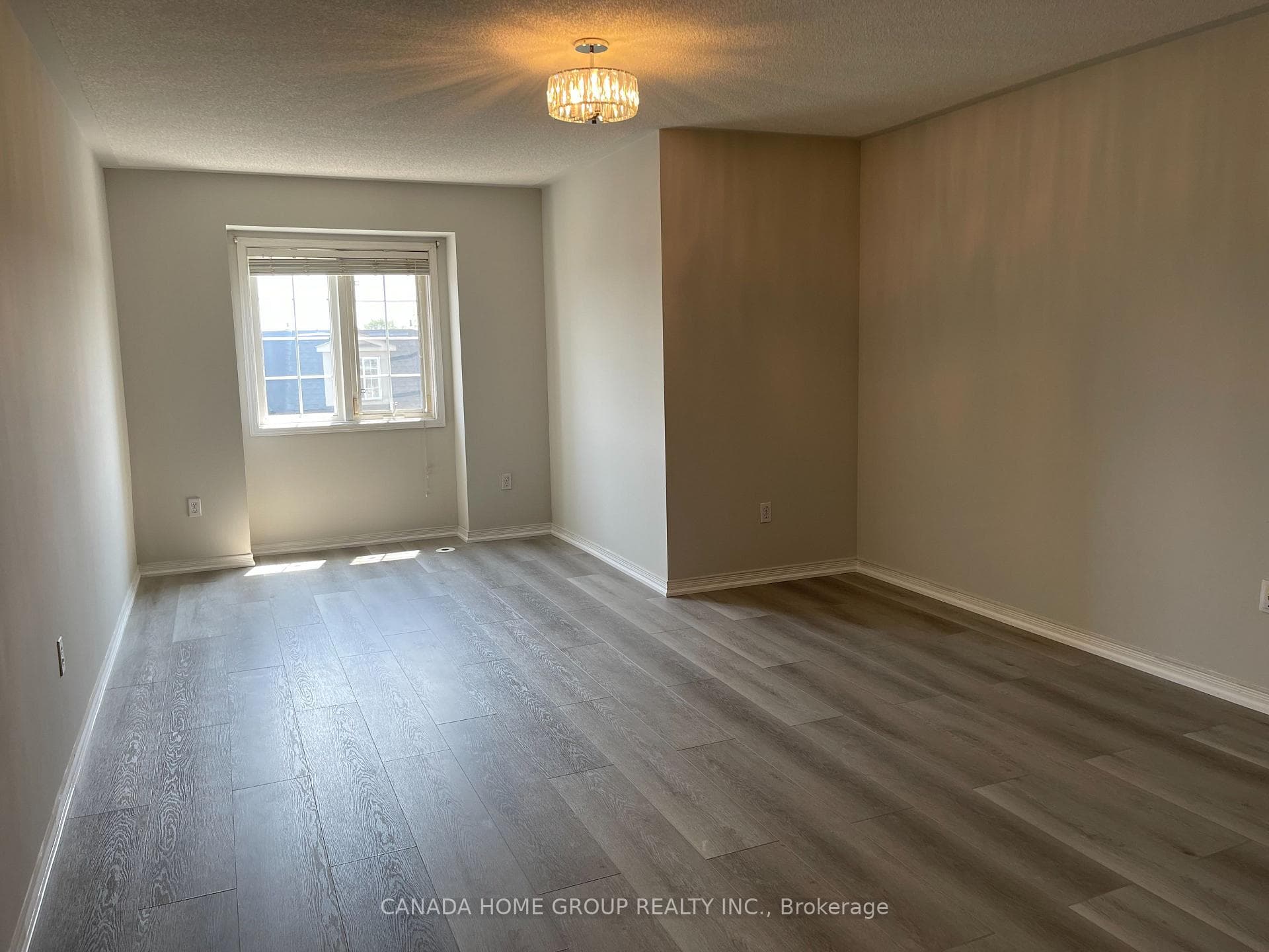 435 Hensall Circle Unit 43 photo 8