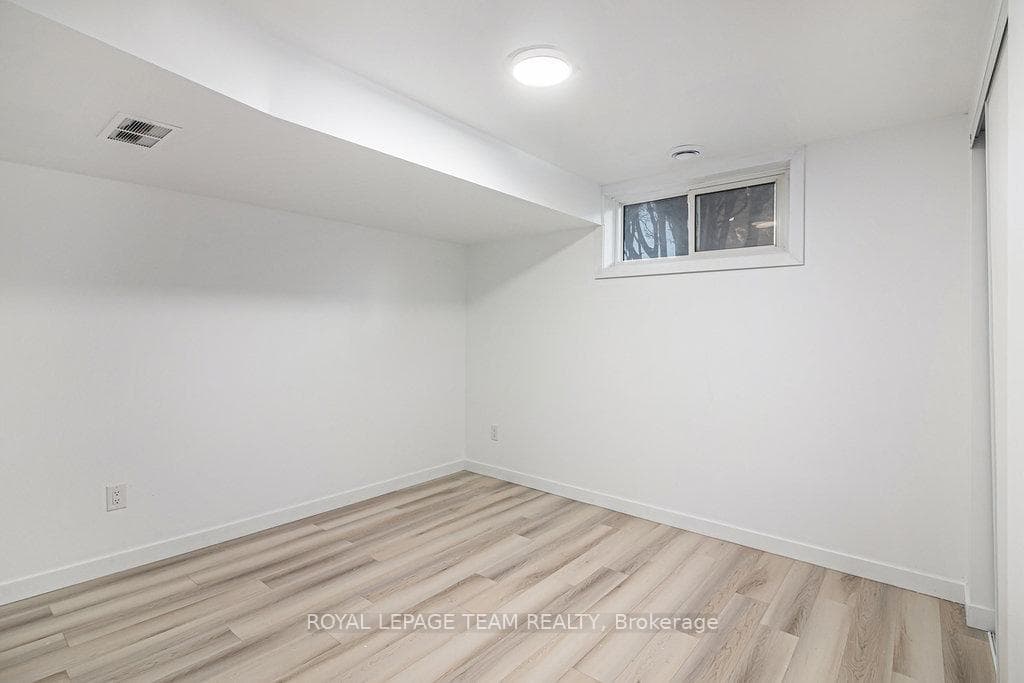 102 Laurier Street photo 31
