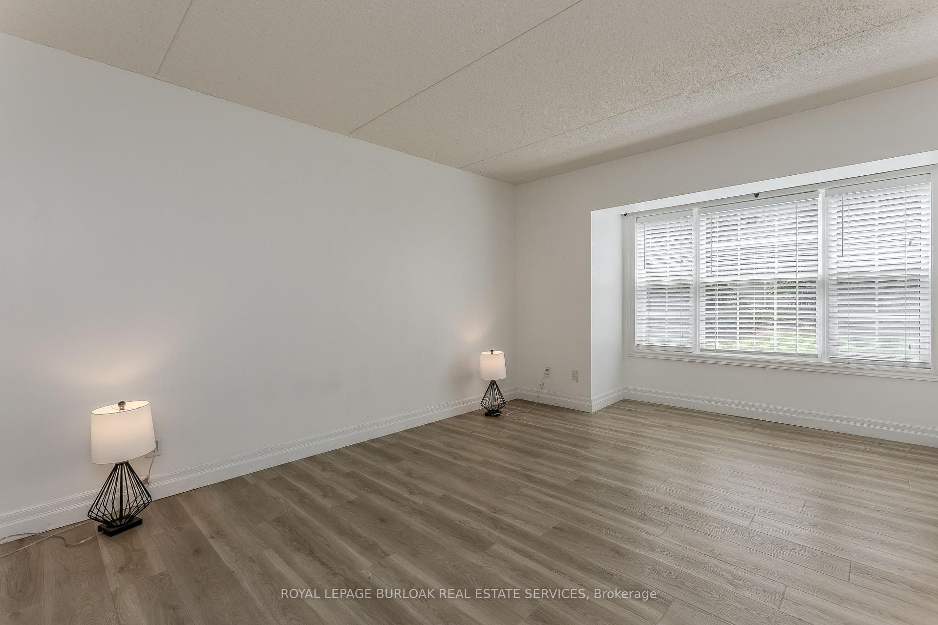 2035 Appleby Line Unit 101 photo 9