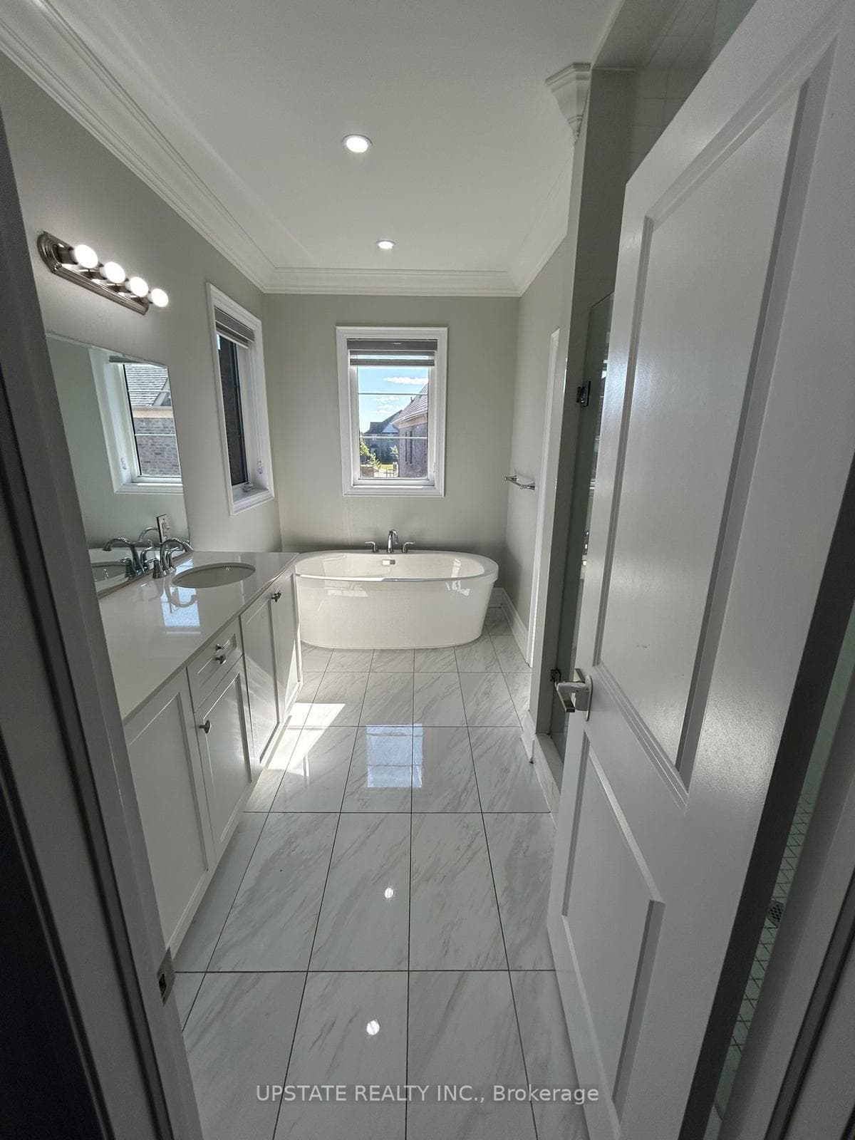 4 Lyle Way photo 13