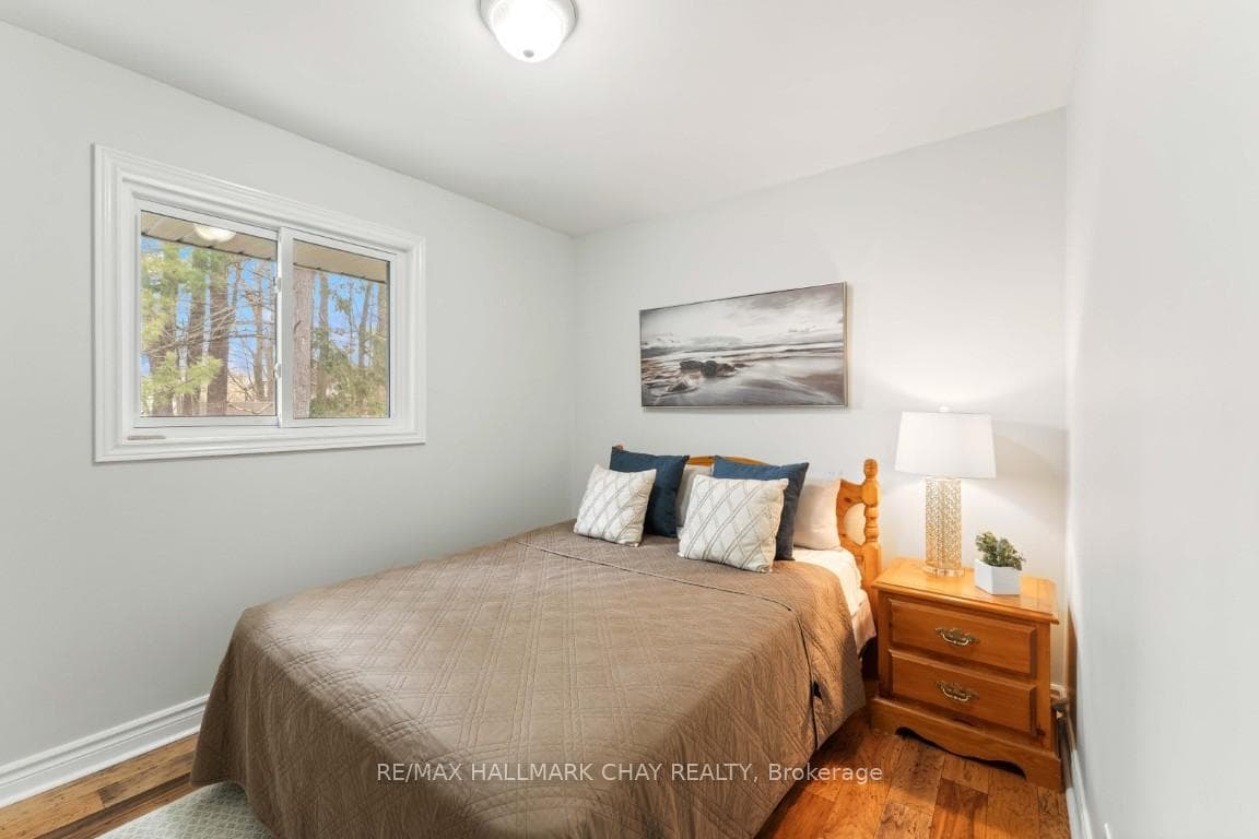 18 Lawrence Avenue photo 19
