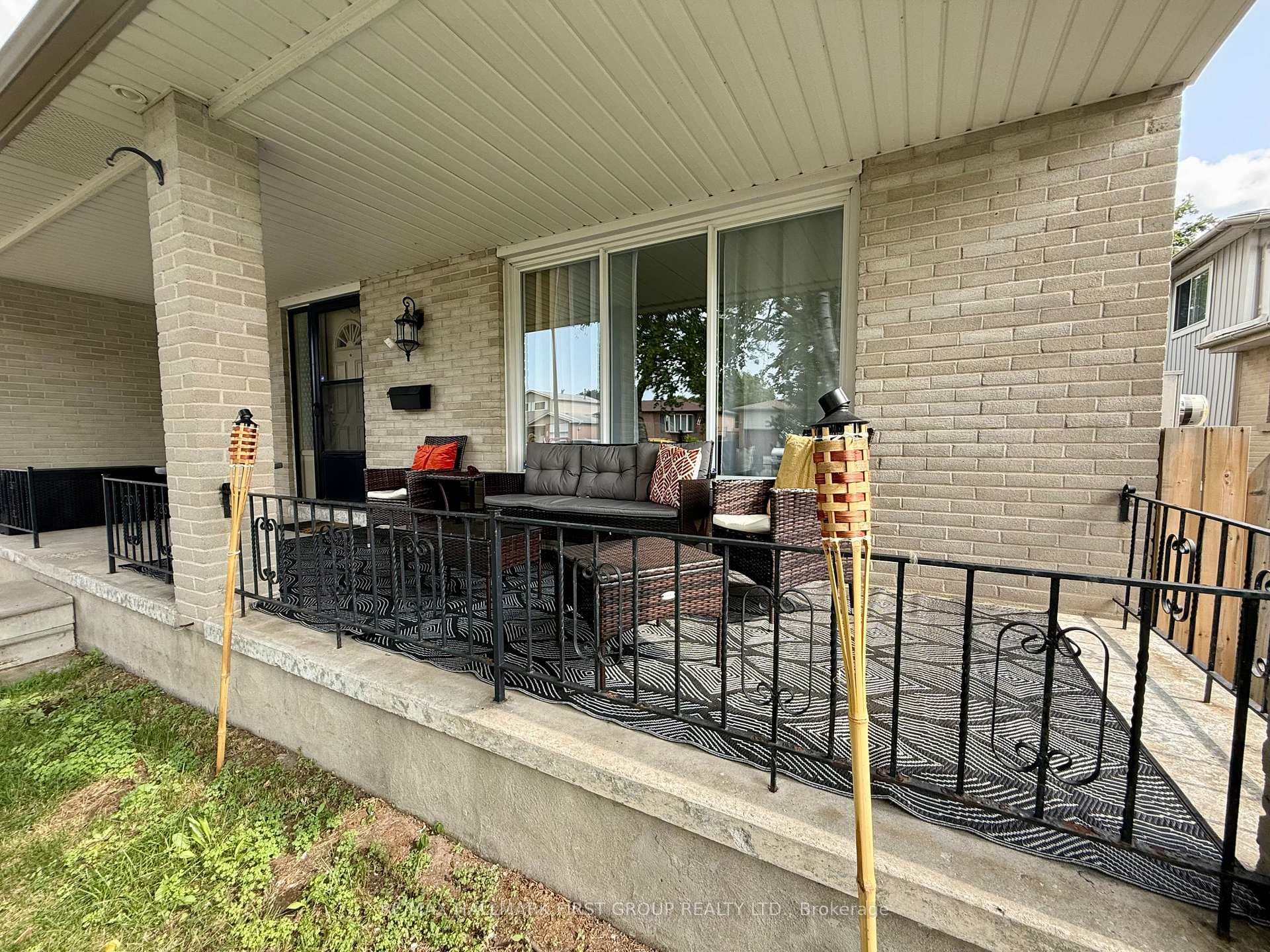 906 Cecylia Court photo 3