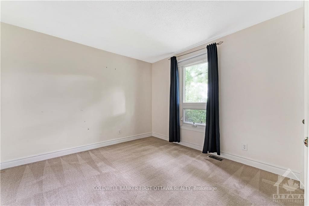 971 CHARLTON Drive photo 13