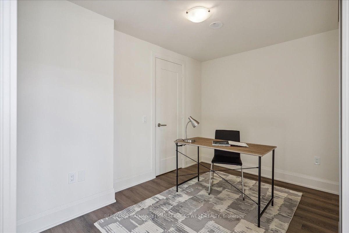 509 DUNDAS Street Unit 103 photo 11