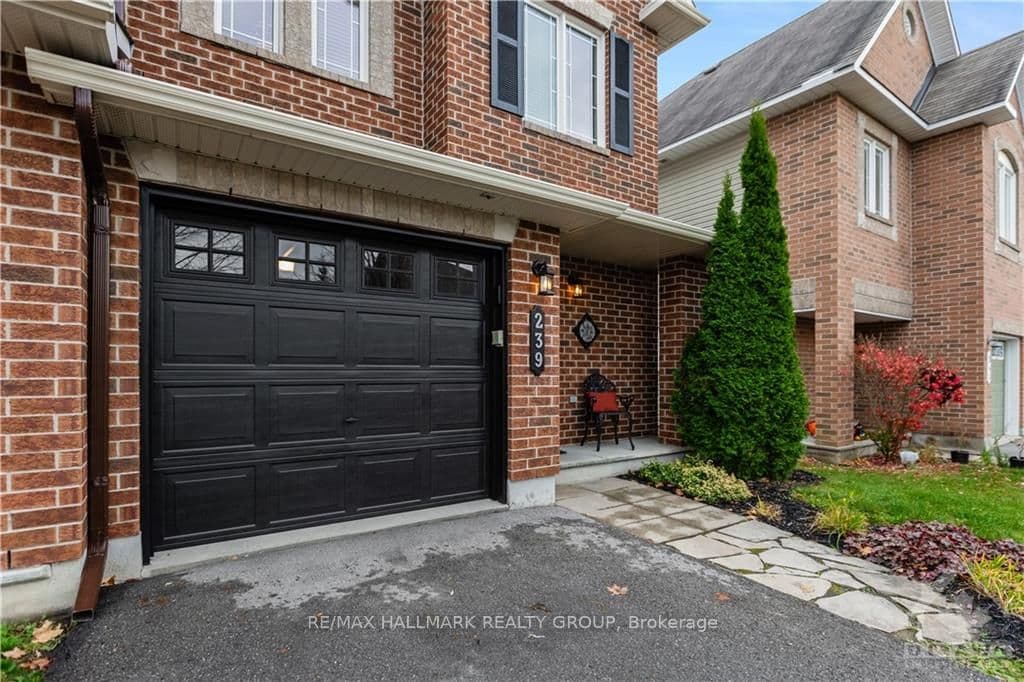 239 HUNTERBROOK Street photo 2