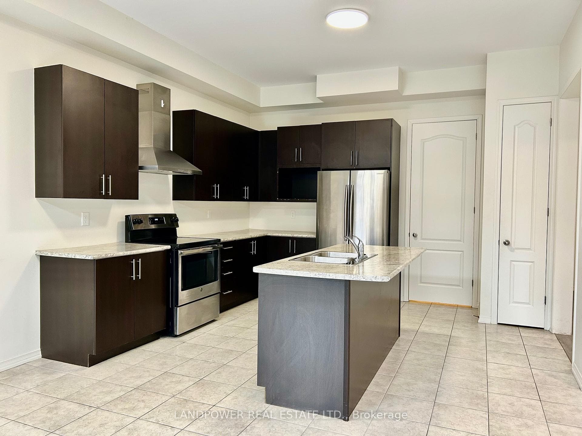 2392 Dress Circle Crescent photo 9