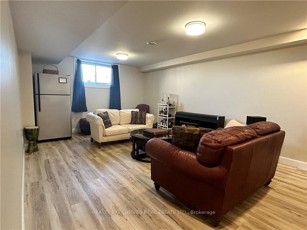 471 LANCASTER Lane photo 23