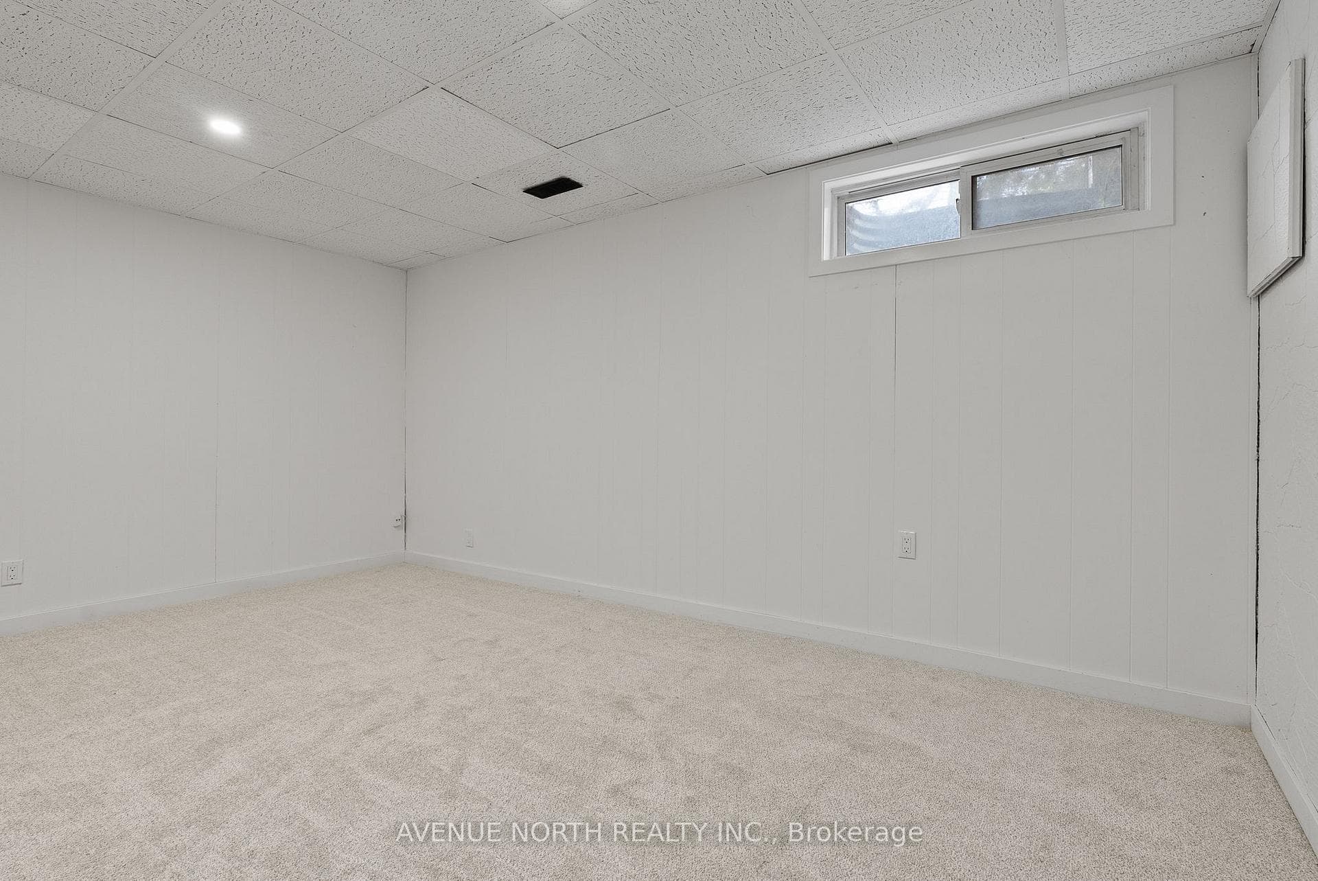 1408 BALLARD Crescent photo 28