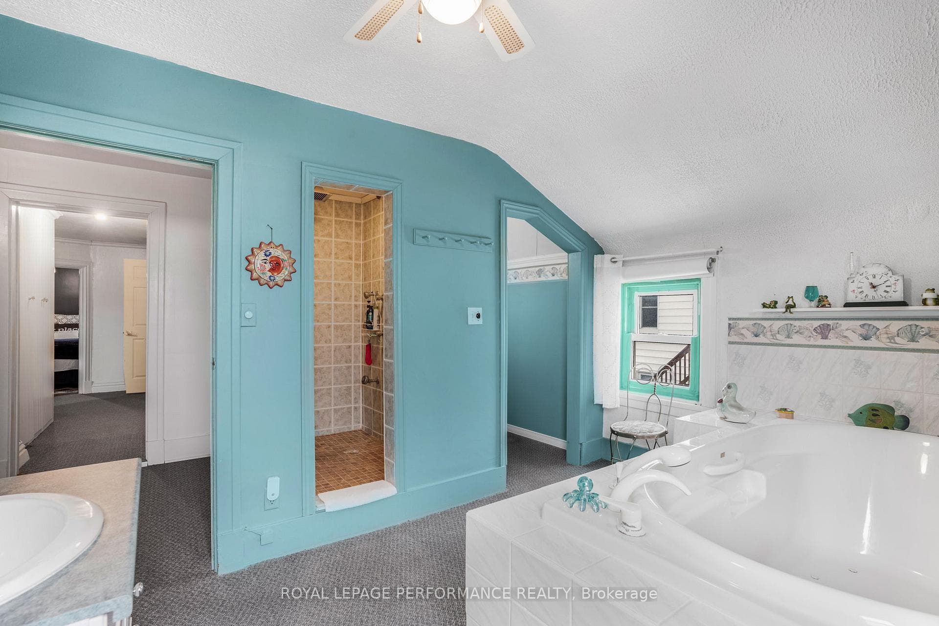 72 Longueuil Street photo 29