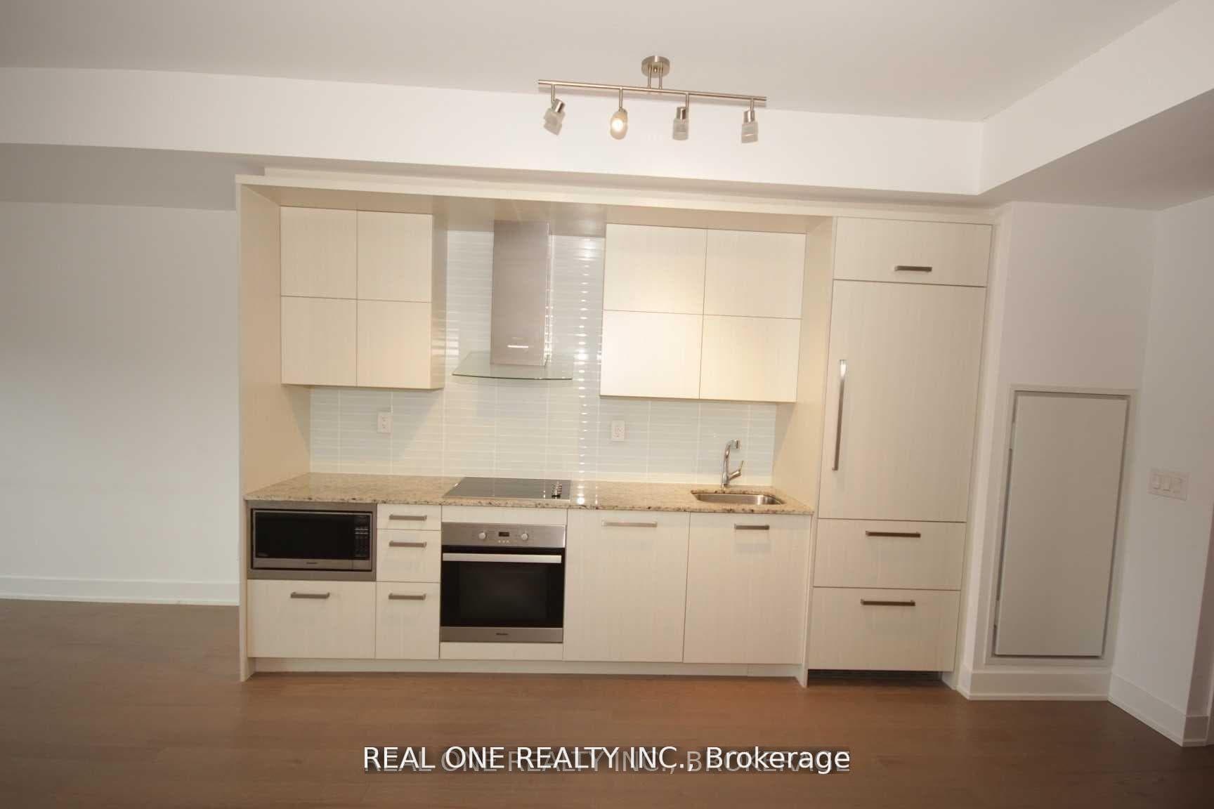 3018 Yonge Street Unit 305 photo 3
