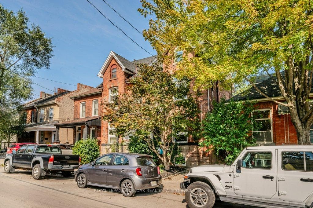 90 Peter Street photo 3