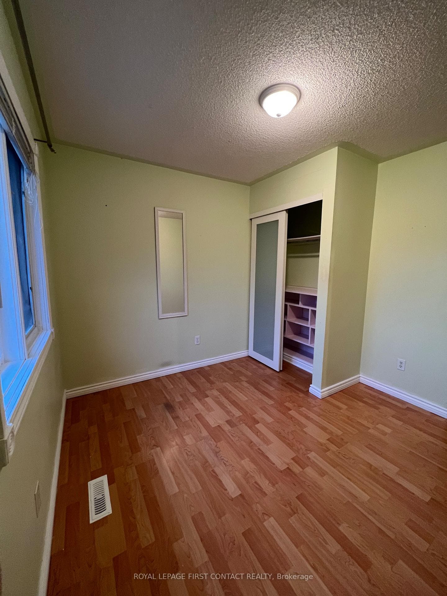 384 Thompson Road photo 8