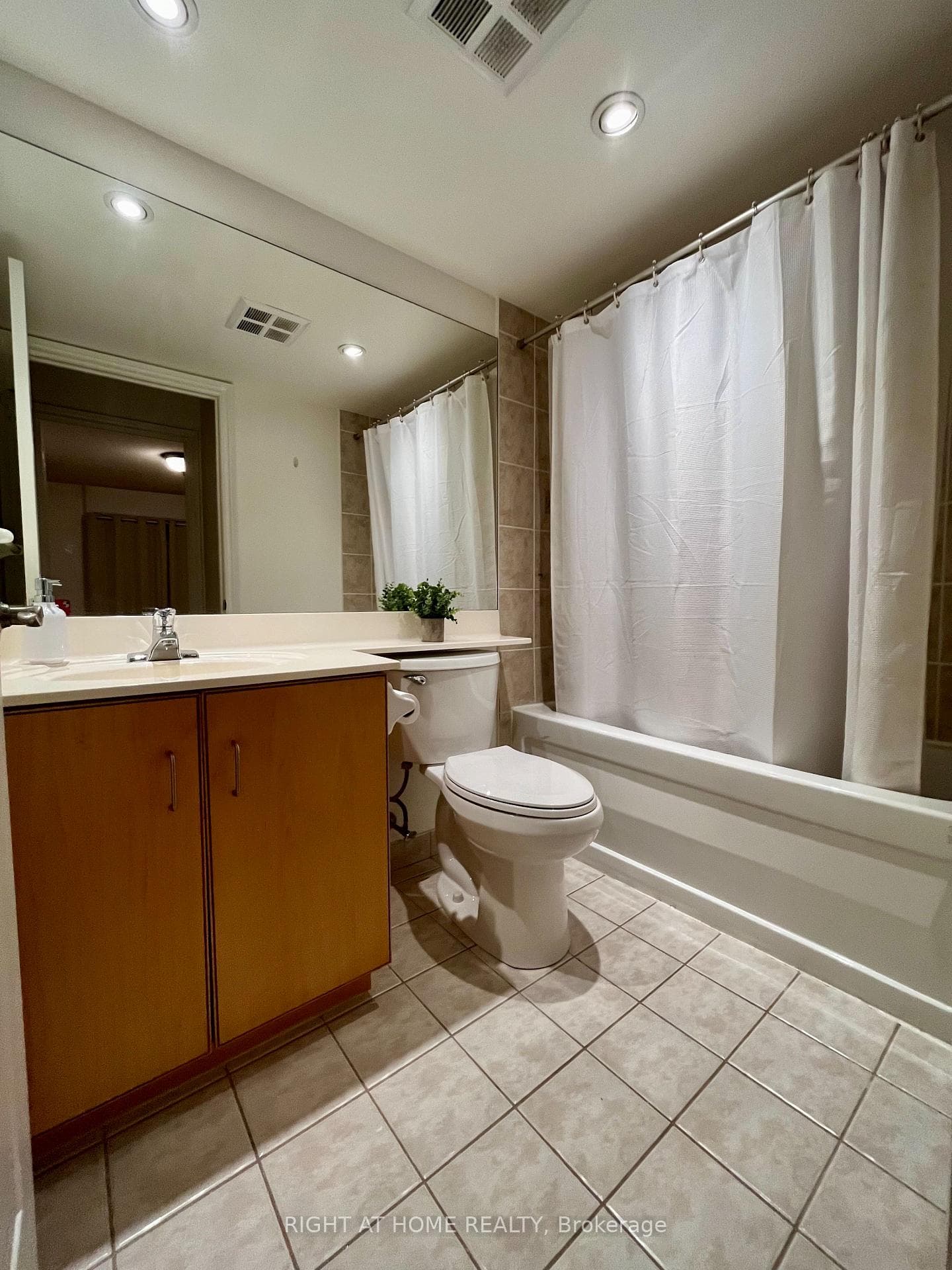 250 Wellington Street Unit 945 photo 6