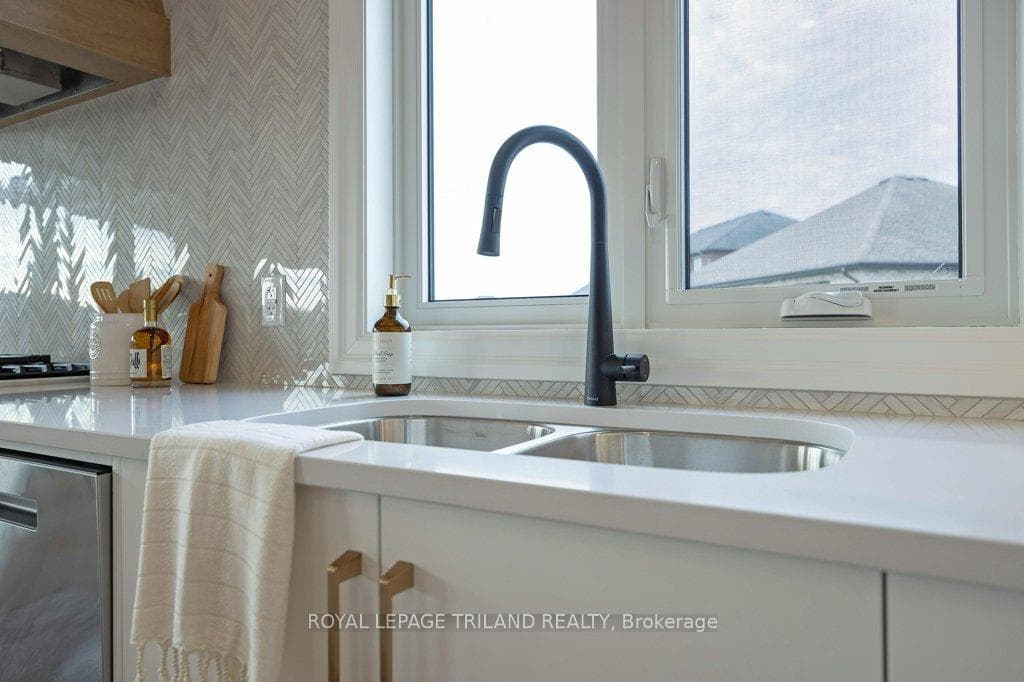 8 Bouw Place photo 13