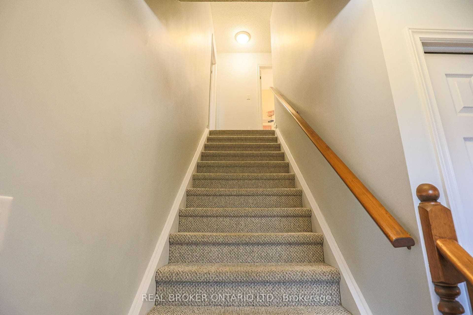 STAIRCASE TO UPPER