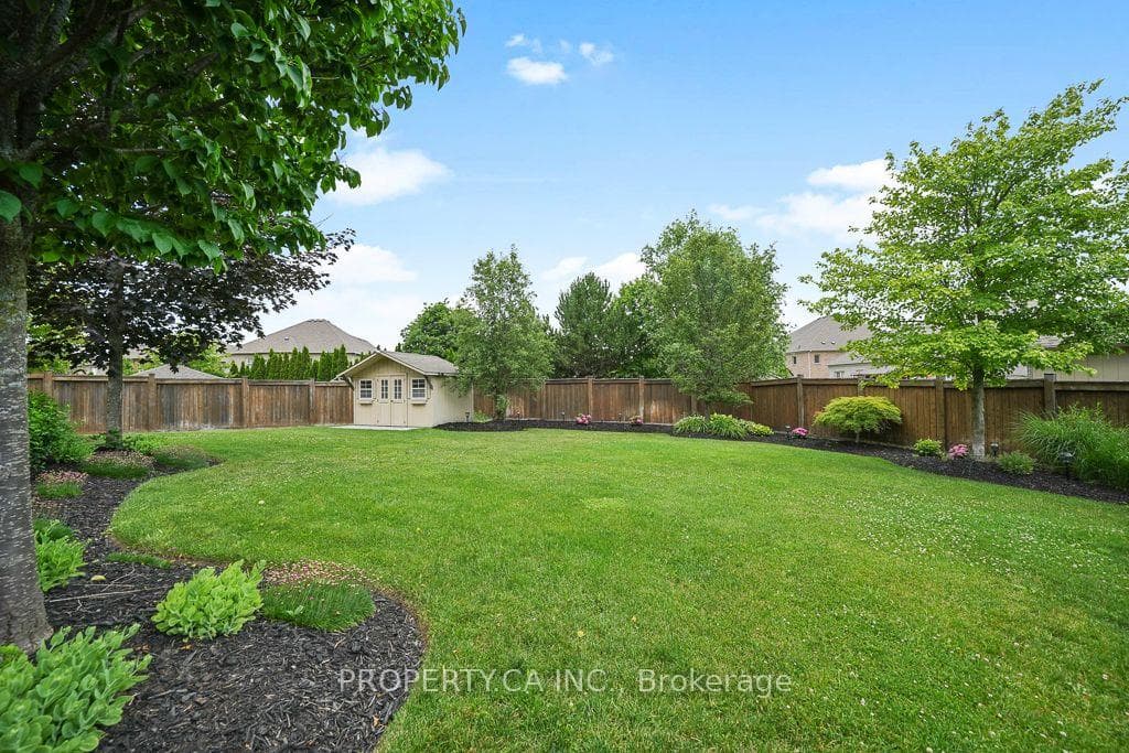 81 Parkheights Trail photo 32