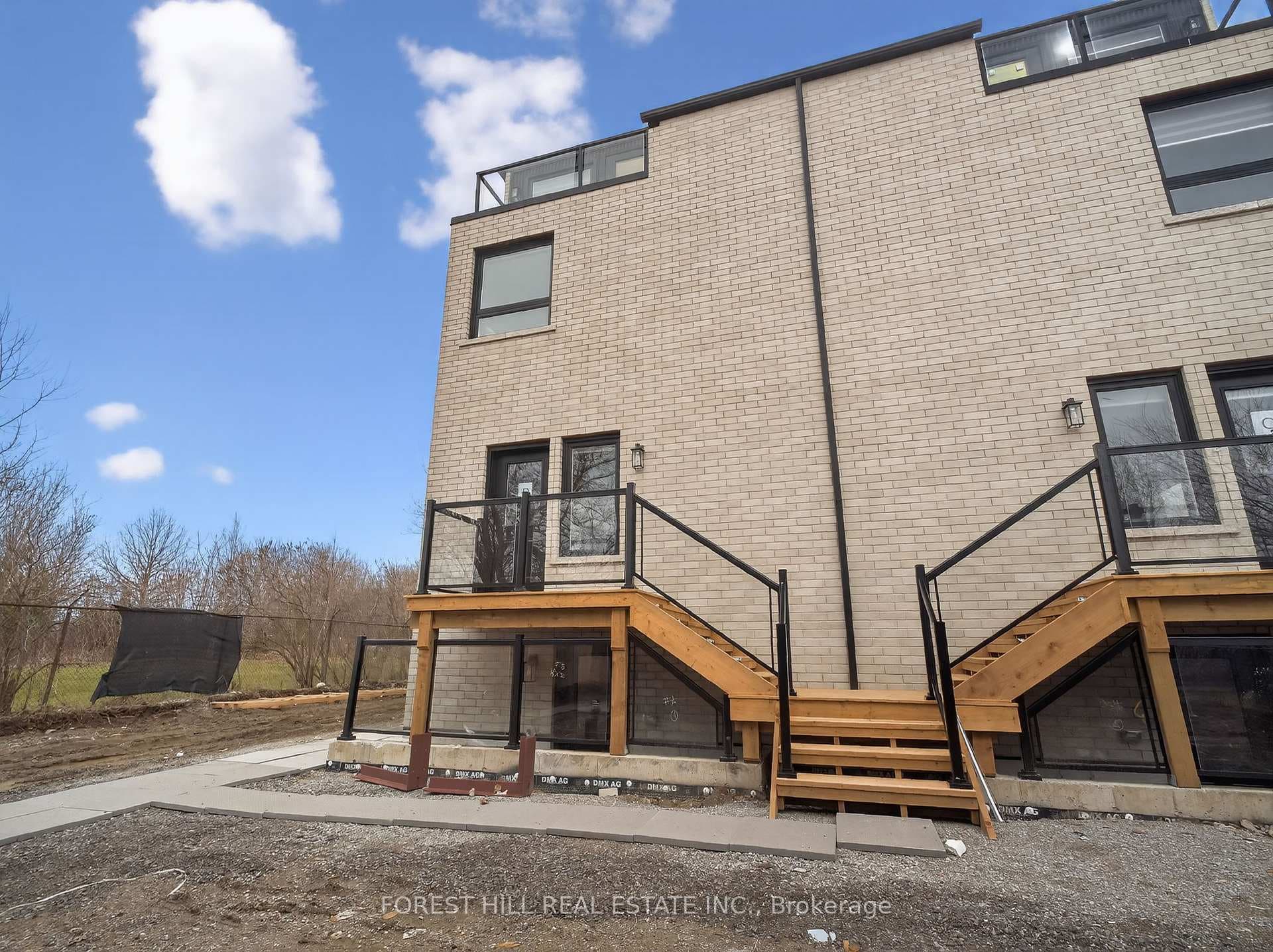 164 BETTY ANN Drive Unit D photo 2