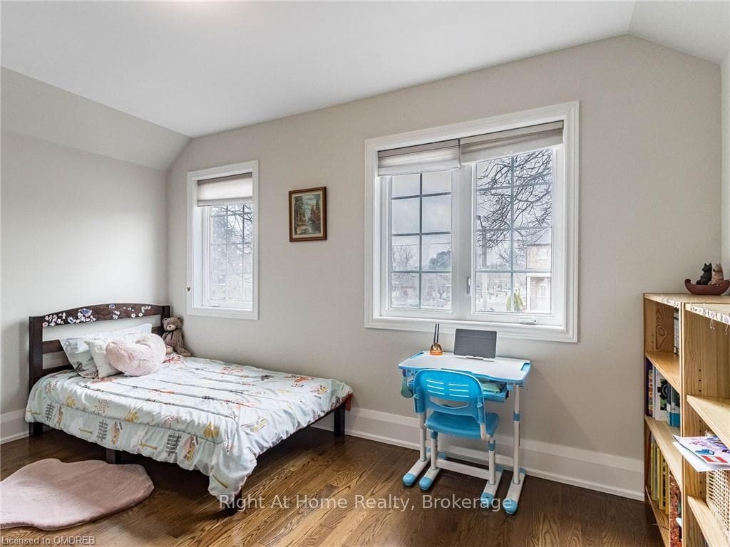 106 SIMPSON Avenue photo 23