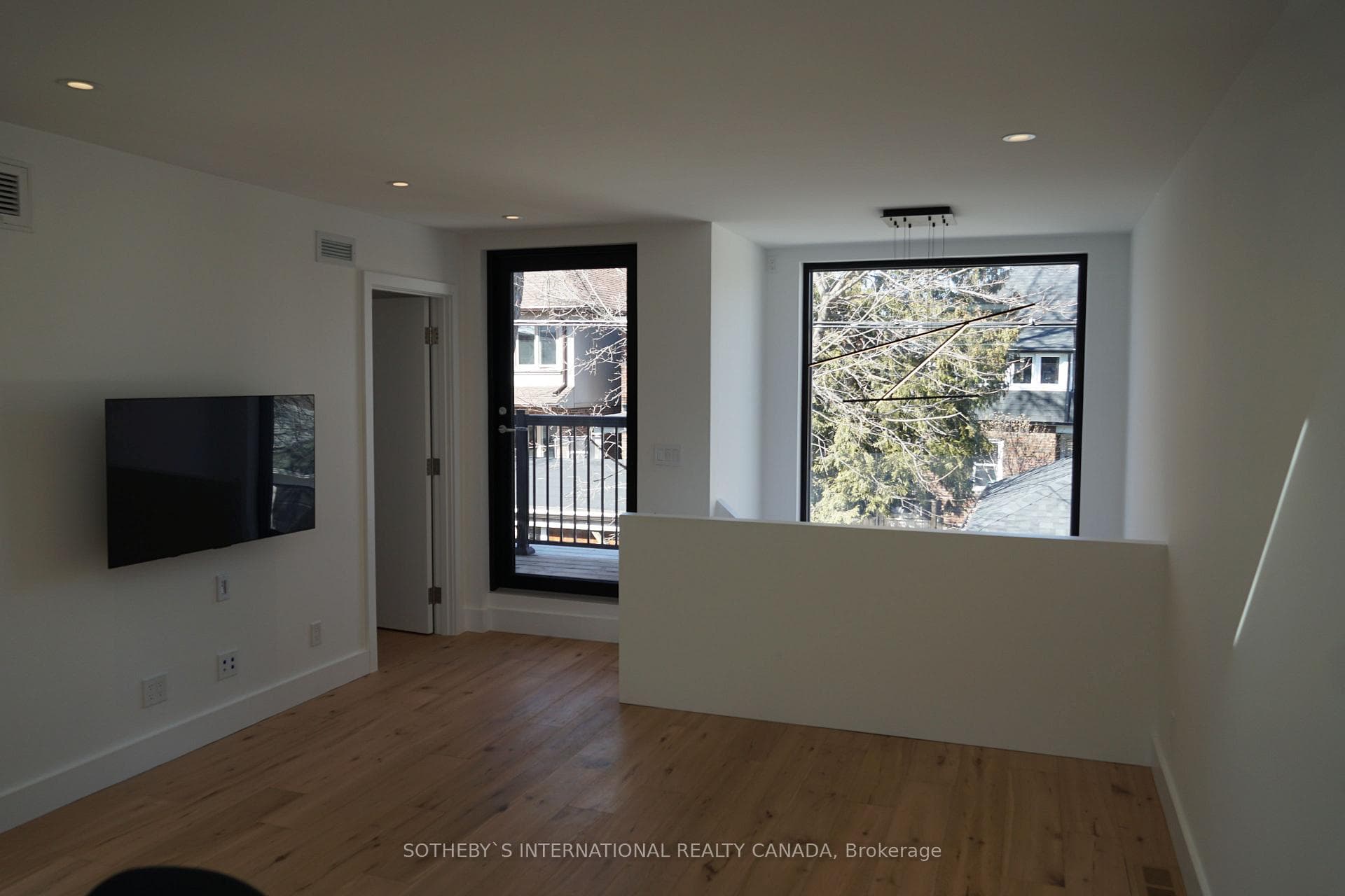 32 Woburn Avenue photo 8