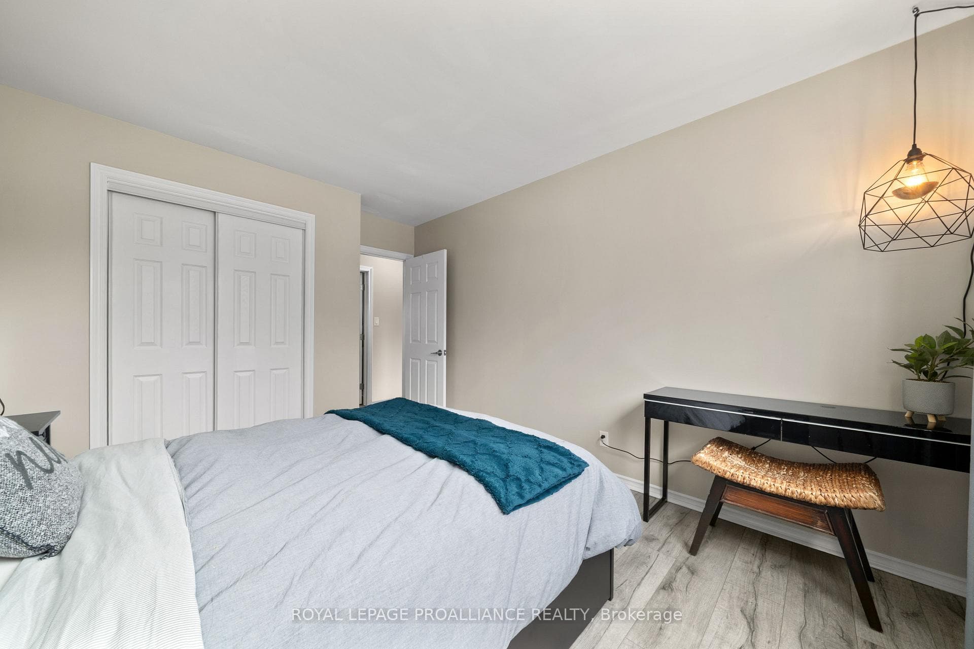 16 Kingsway Court photo 17