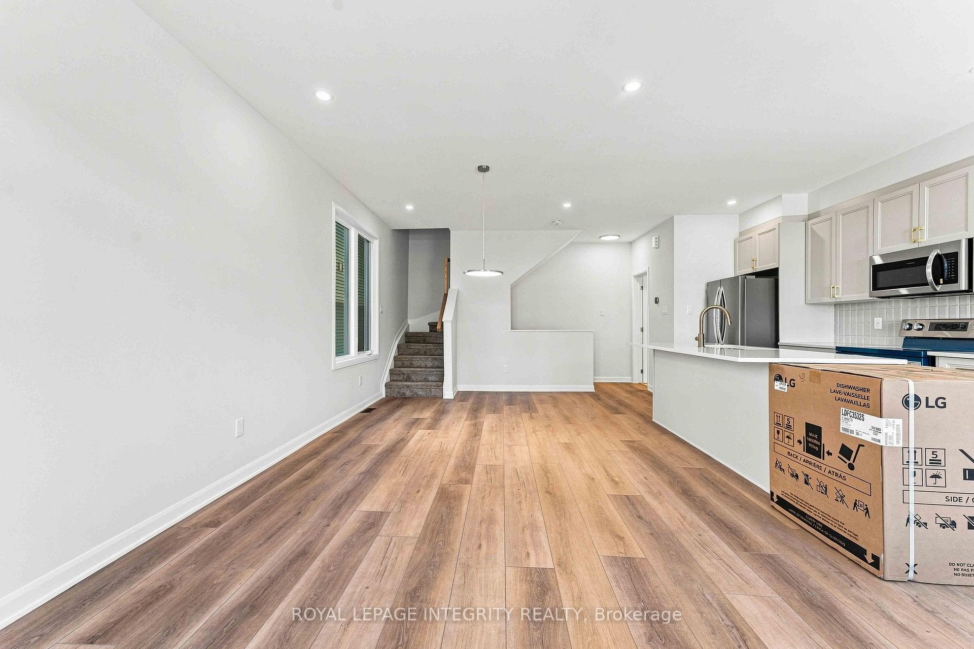 762 Tadpole Crescent photo 7