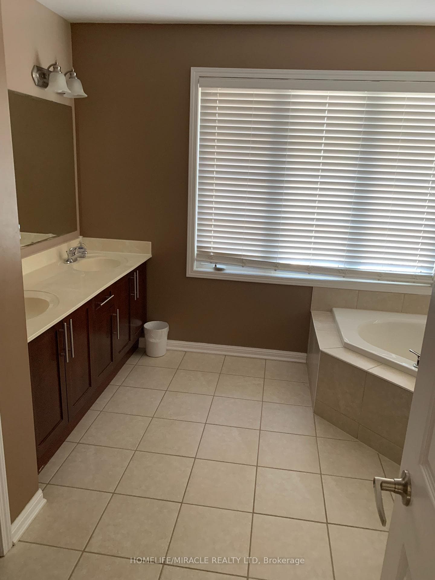 672 Savoline Boulevard photo 2