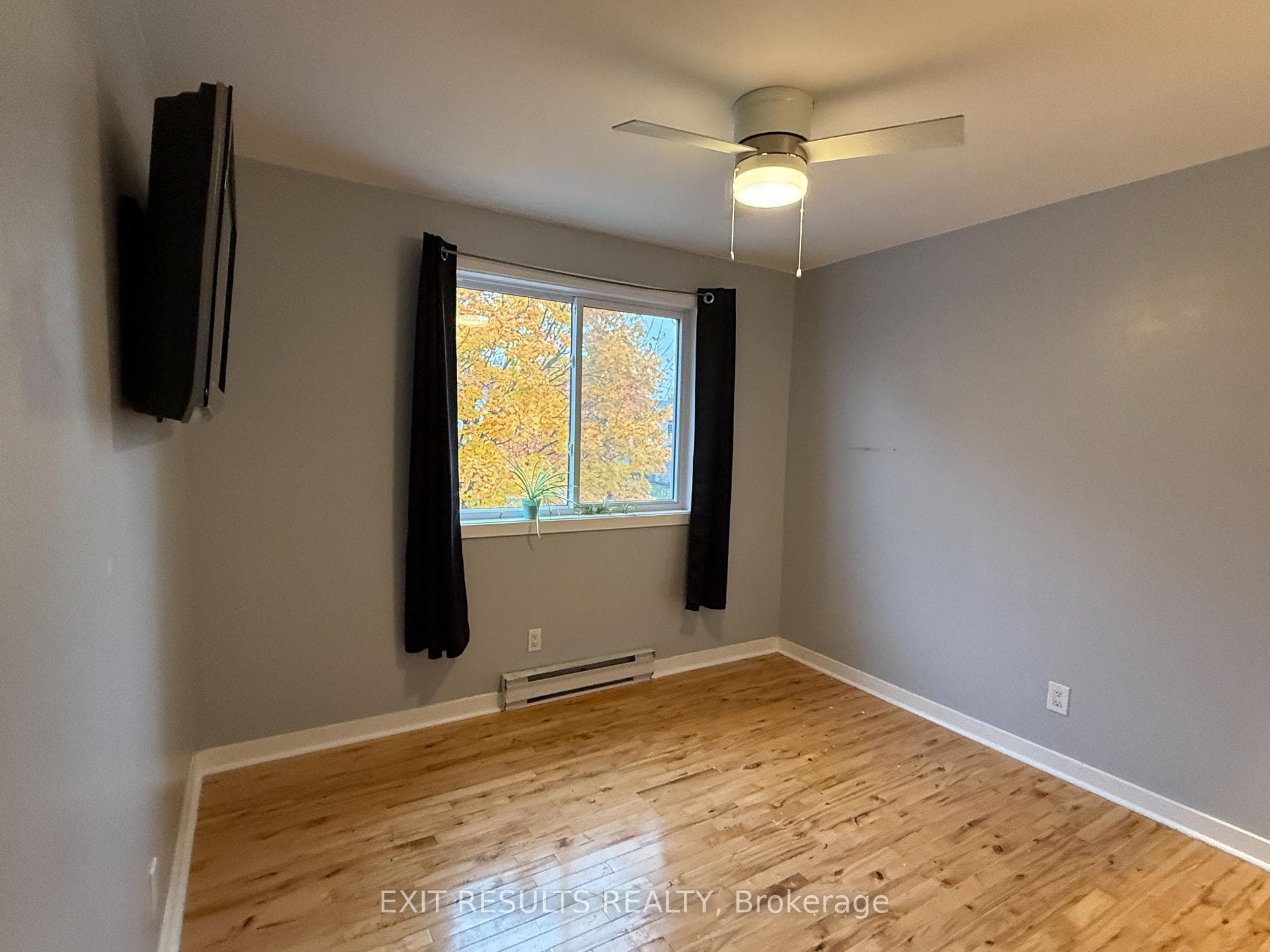 1090 DIANNE Avenue photo 26