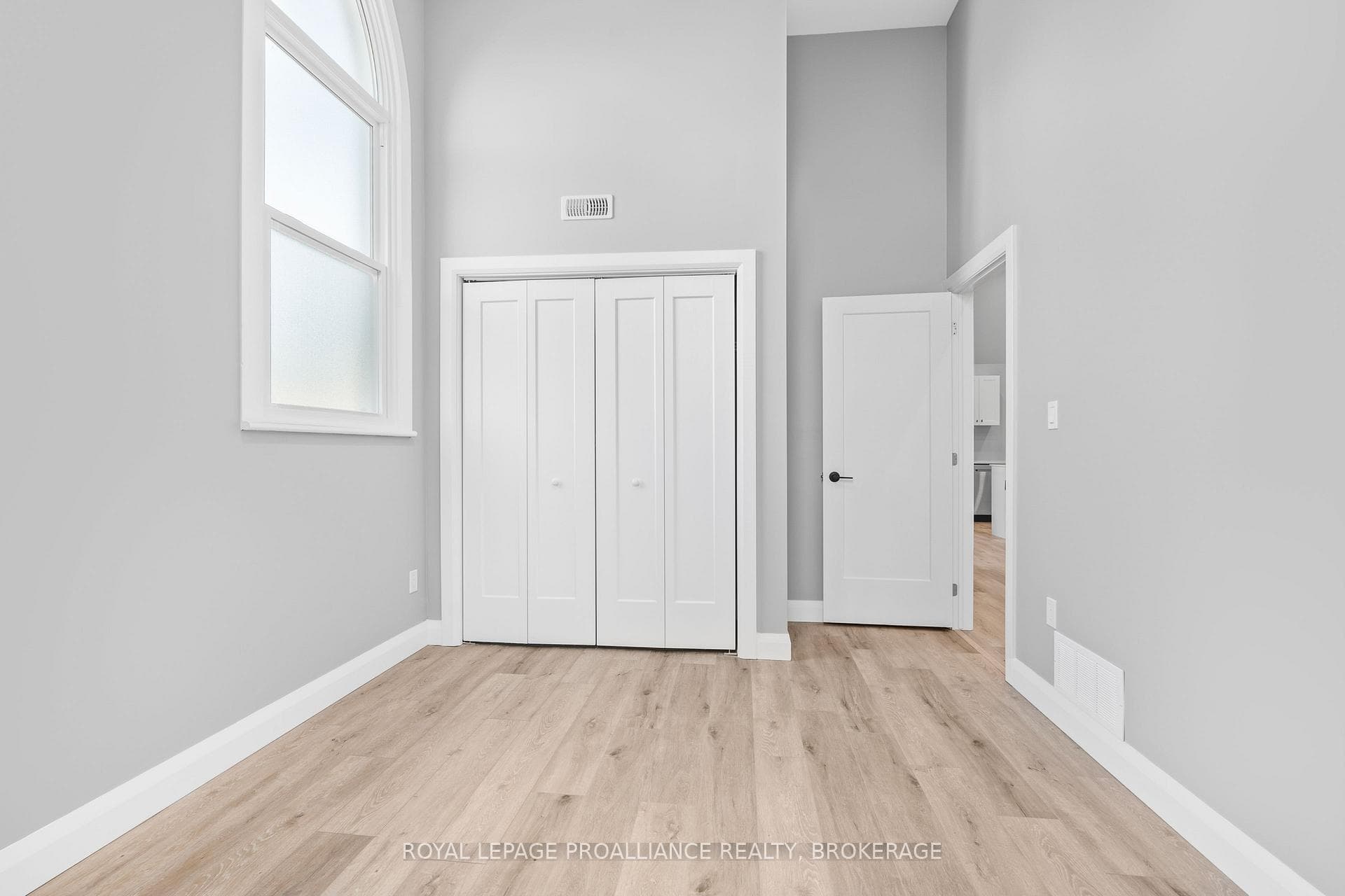 299 ARTHUR Street photo 15