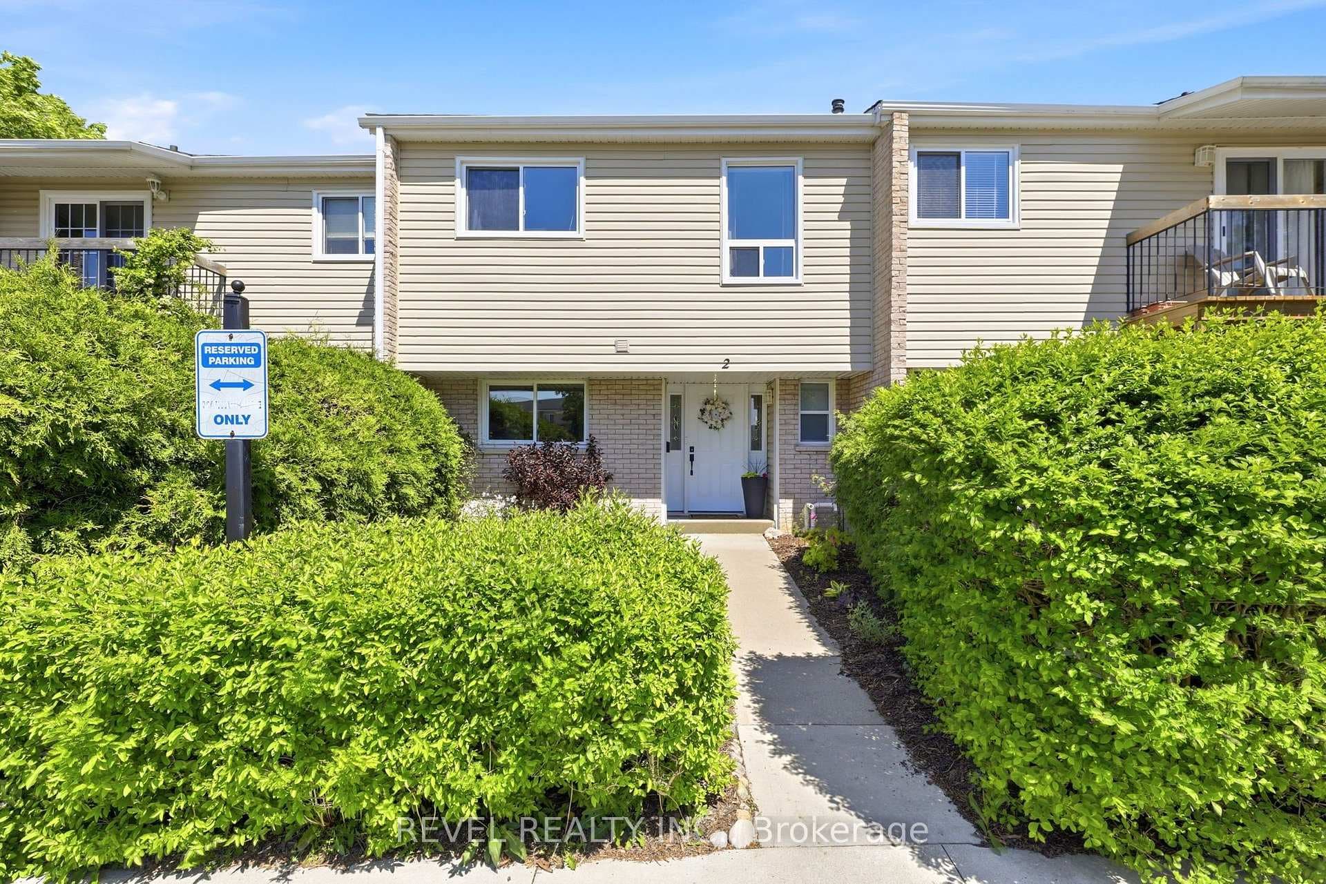 669 Osgoode Drive Unit 2 photo 1
