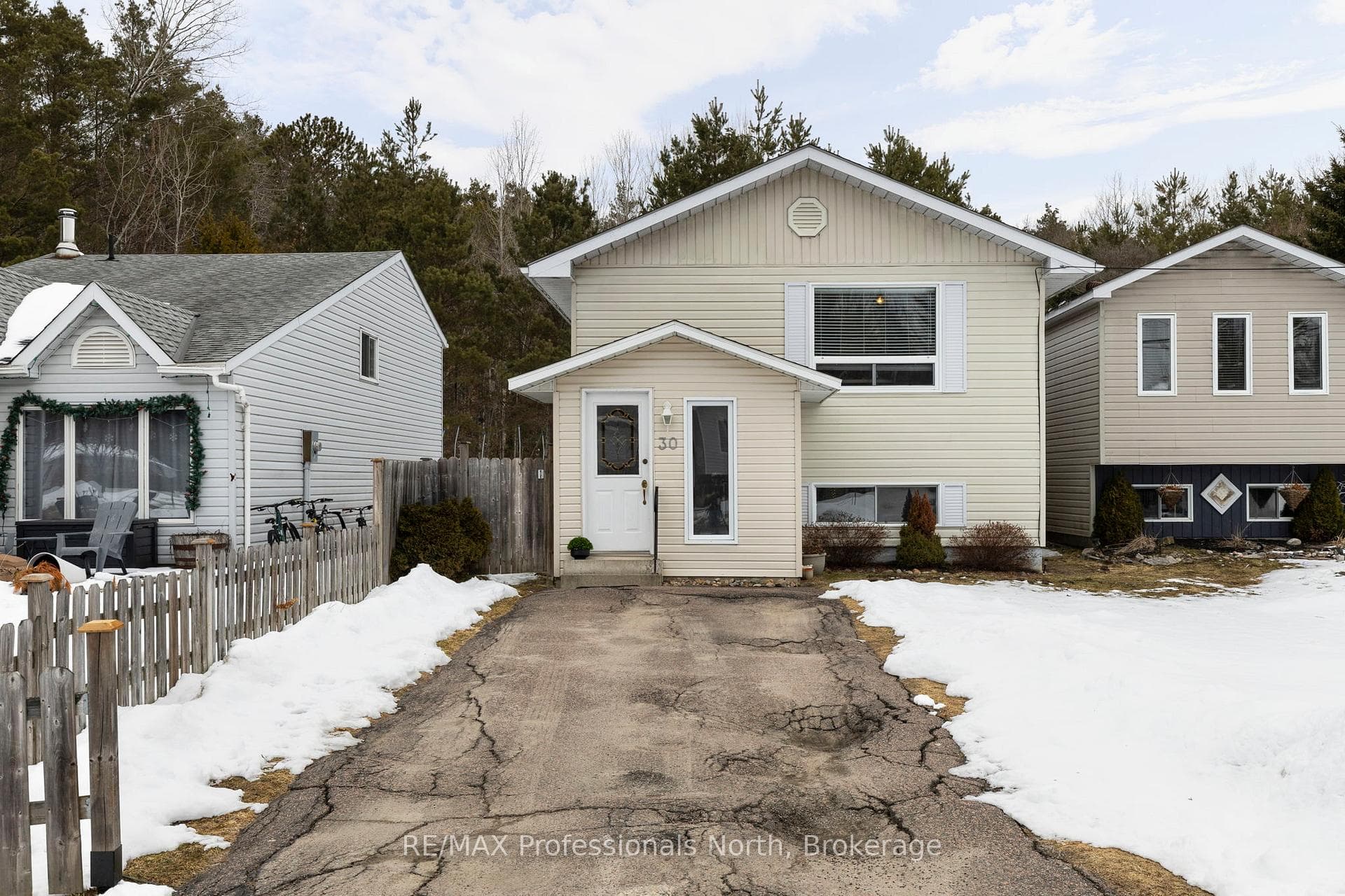 30 Sabrina Park Drive photo 1