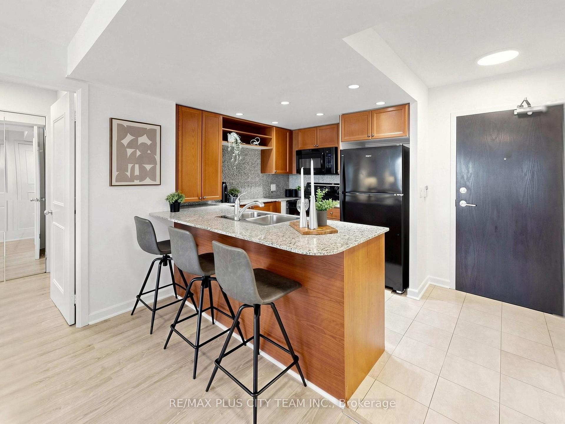 8 Park Road Unit 2006 photo 10