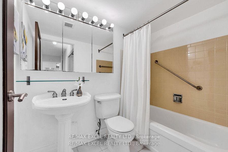 2500 Bridletowne Circle Unit 603 photo 18